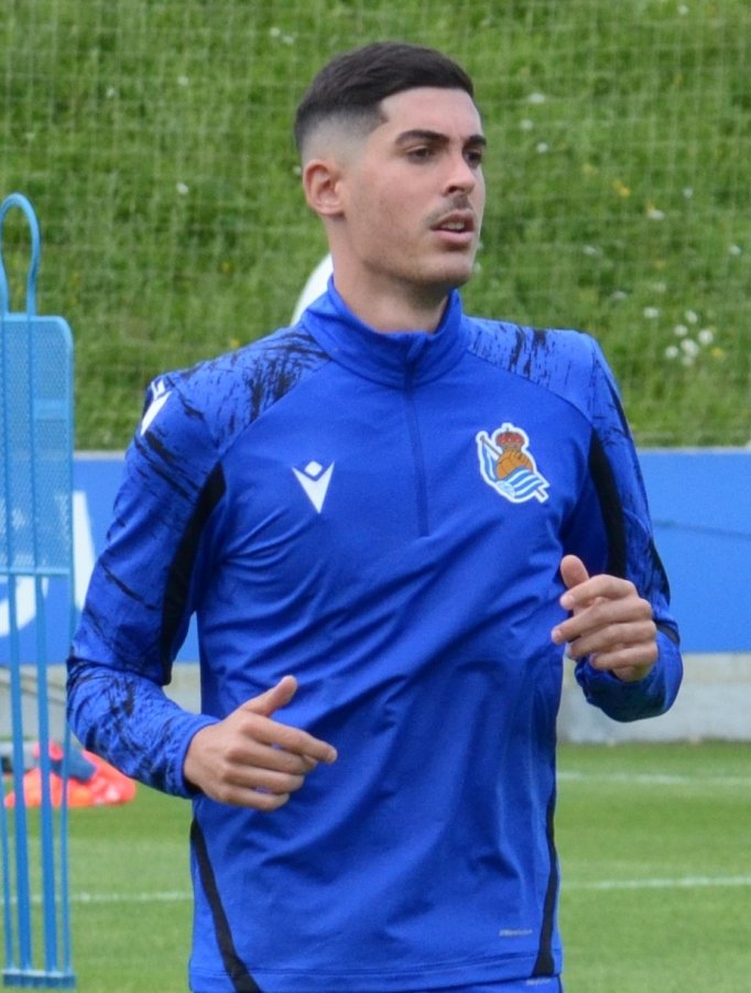 Carlos Fernandez Footballer Born 1996