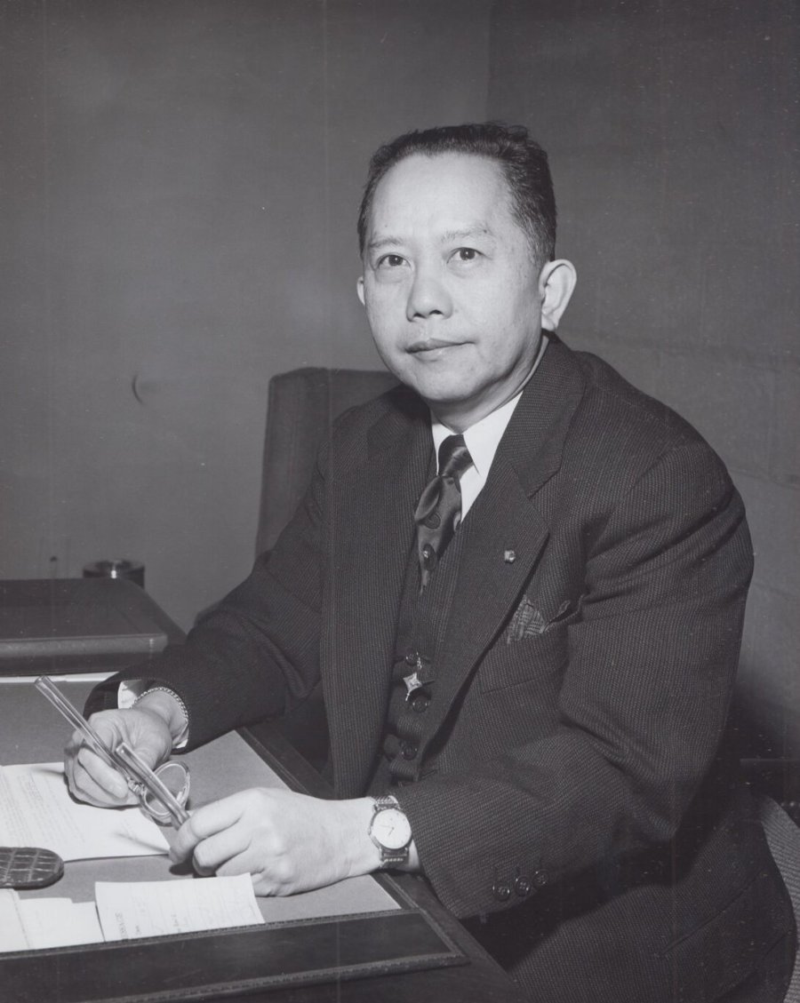 Carlos P Romulo
