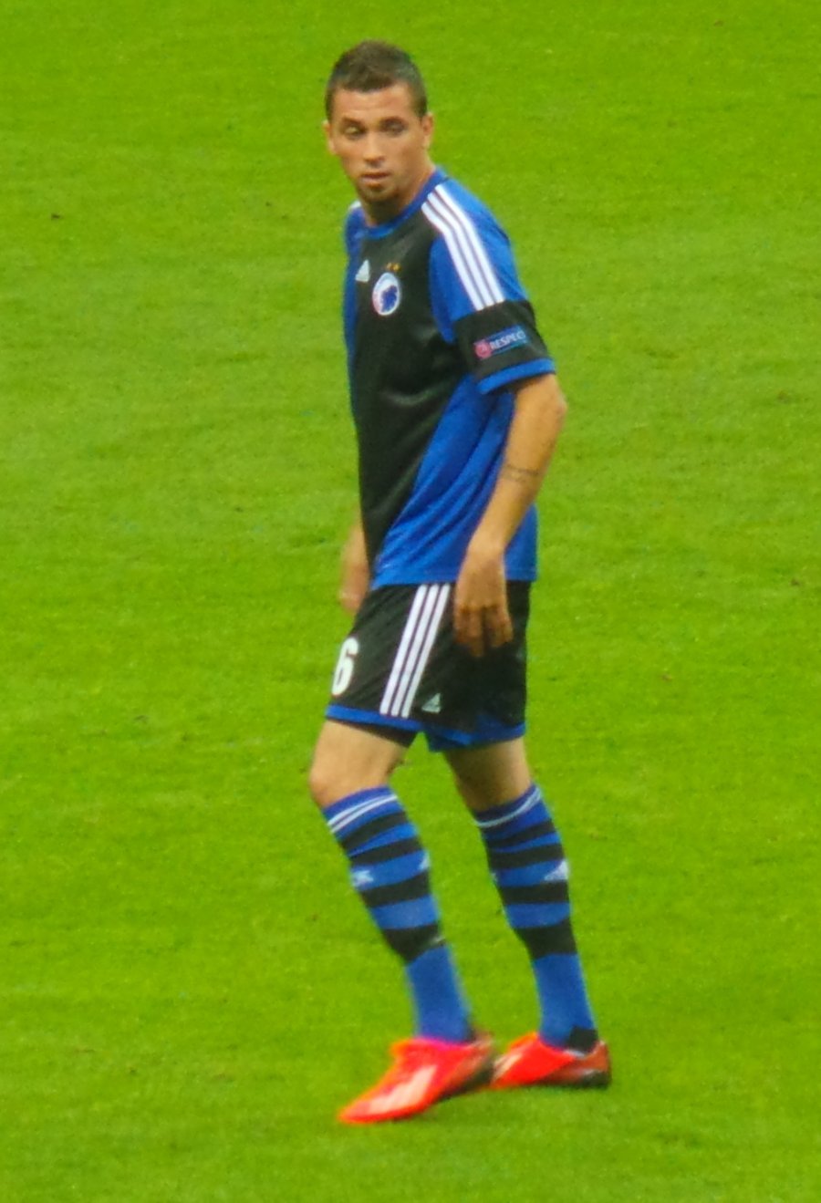 Claudemir Footballer Born 1988
