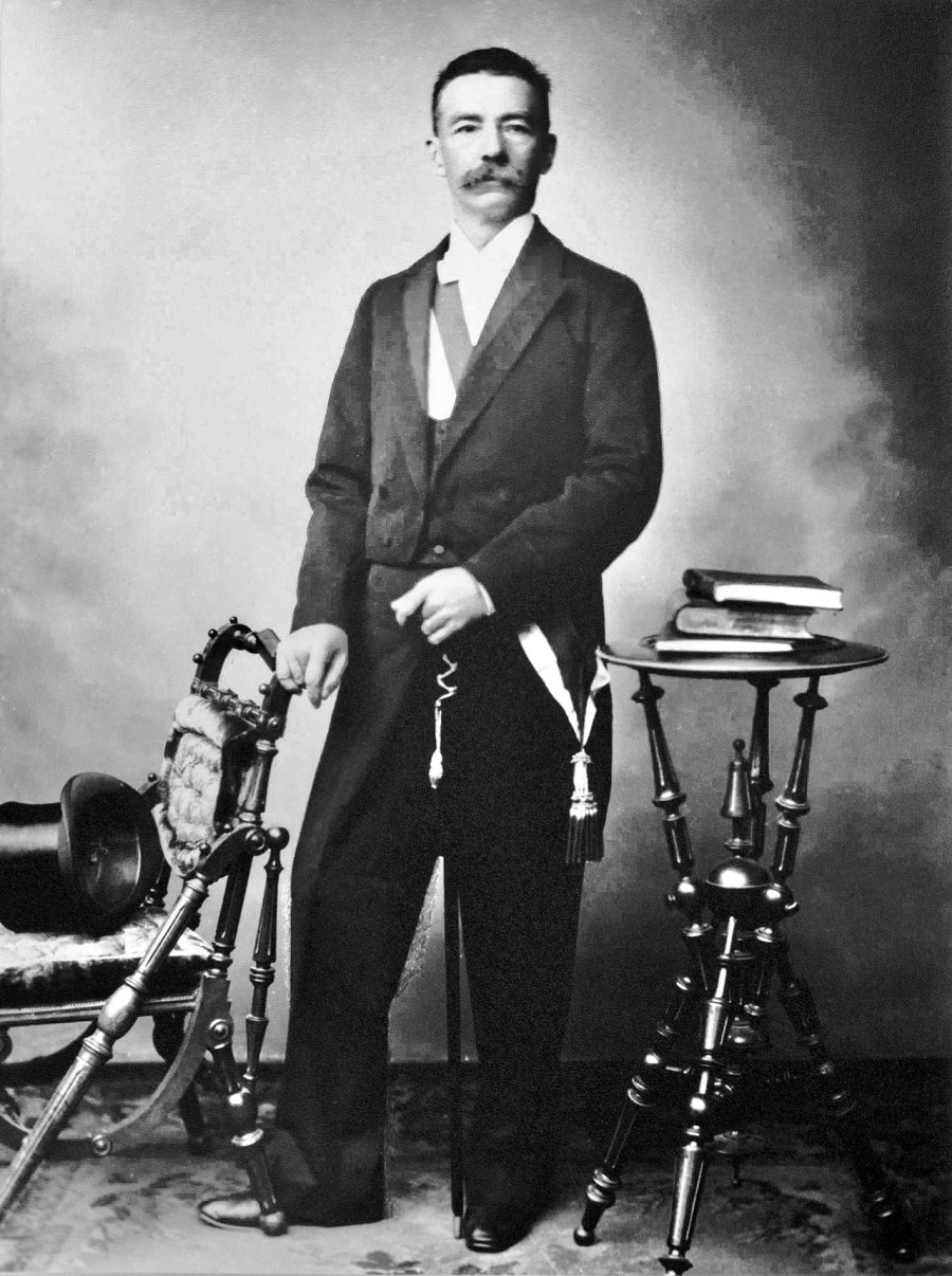 Eduardo Lopez De Romana