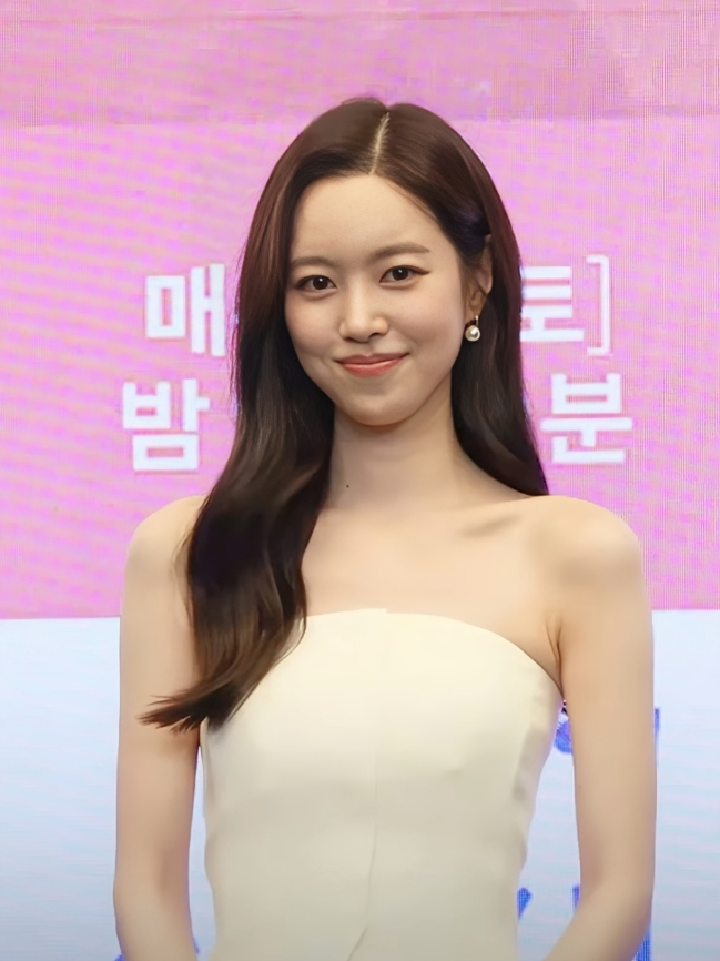 Jin Se Yeon