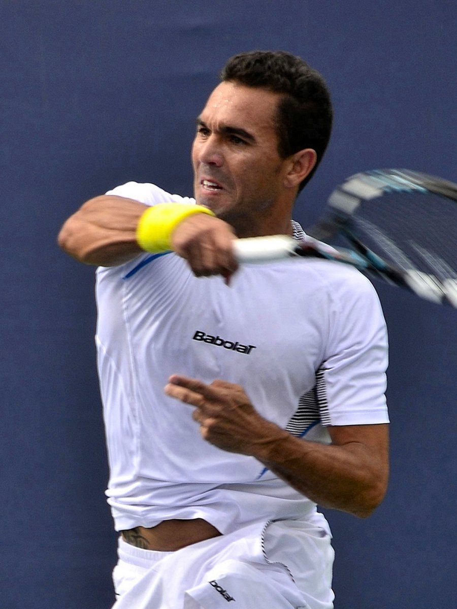 Victor Estrella Burgos